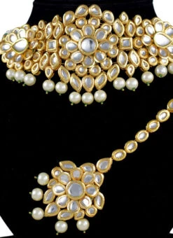 Gold N White Choker Set Wedding Wear