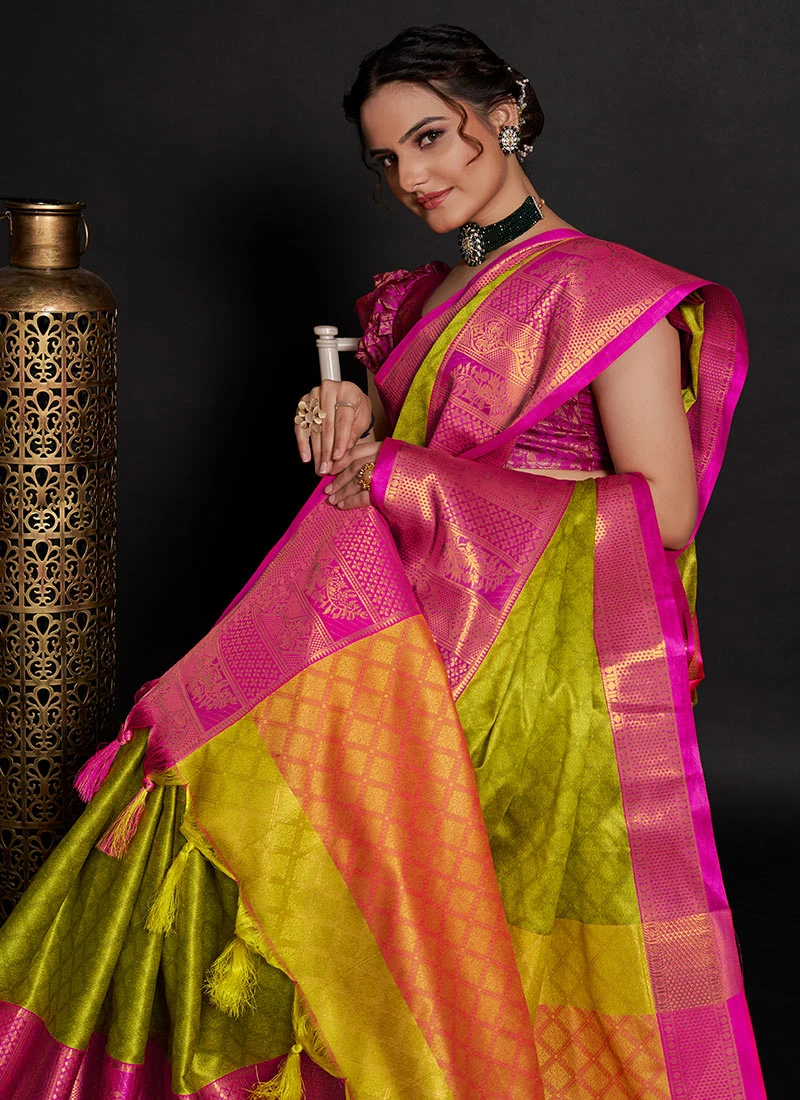 Green Color Jacquard Woven Work Soft Silk Saree Festive Wear 6 Green Color Jacquard Woven Work Soft Silk Saree Festive Wear - Image 4