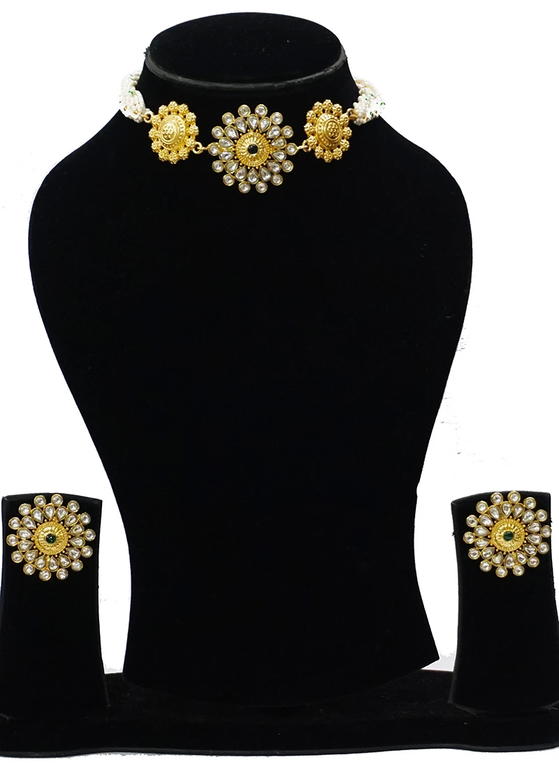 Green Floral Kundan Necklace Set Party Wear 4 Green Floral Kundan Necklace Set Party Wear - Image 2