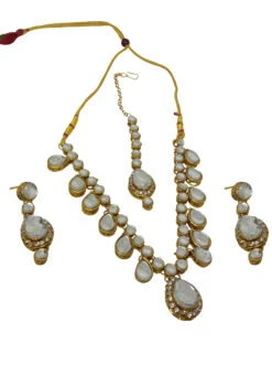 White Alloy Kundan Necklace Set With Earrings N Mangtika Party Wear -ZariGrace Shop white alloy kundan necklace set with earrings n mangtika jysmvd10857 b