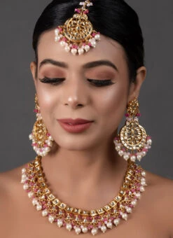 White N Pink Necklace Set With Earrings N Mangtikka Party Wear -ZariGrace Shop white n pink necklace set with earrings n mangtikka jyndfemnls067 b