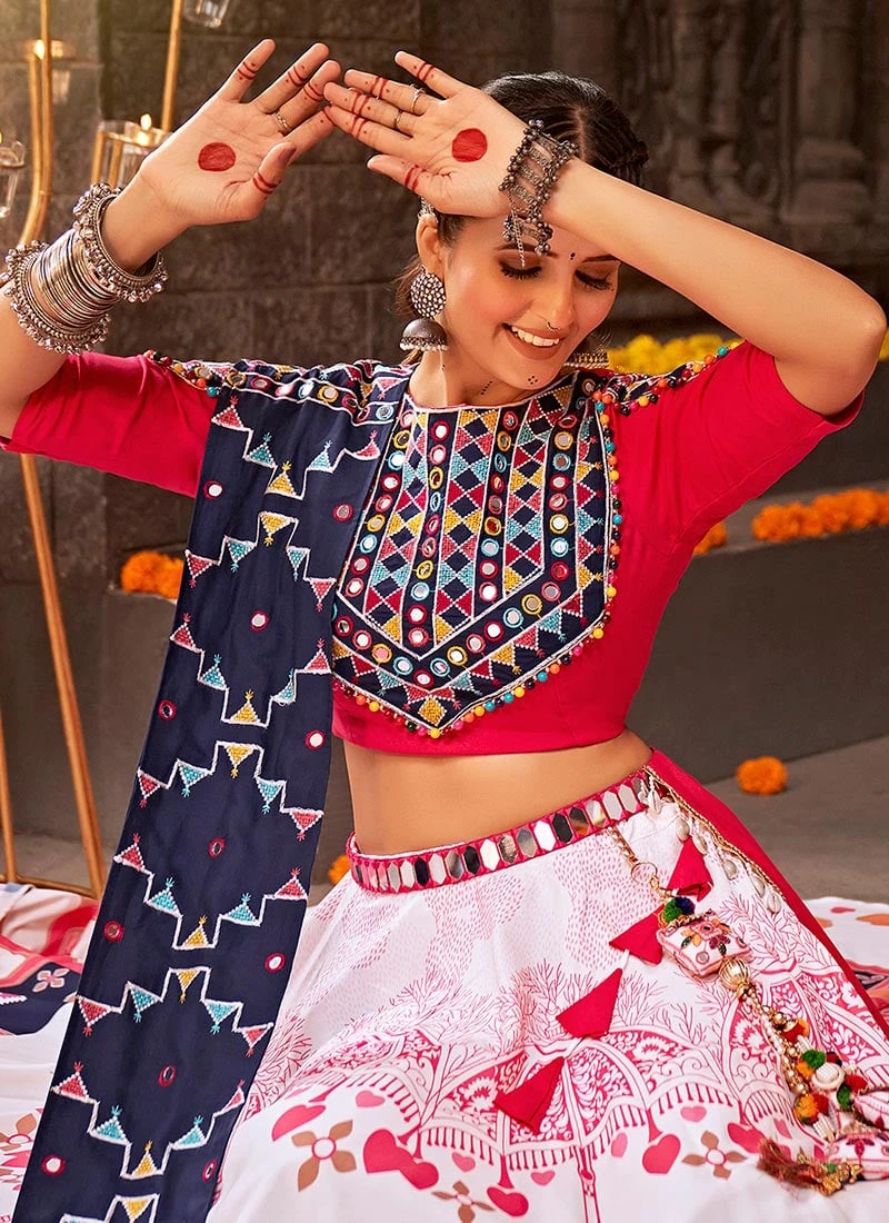 White Viscose Printed Kutch Work Chaniya Choli Festive Wear 6 White Viscose Printed Kutch Work Chaniya Choli Festive Wear - Image 4