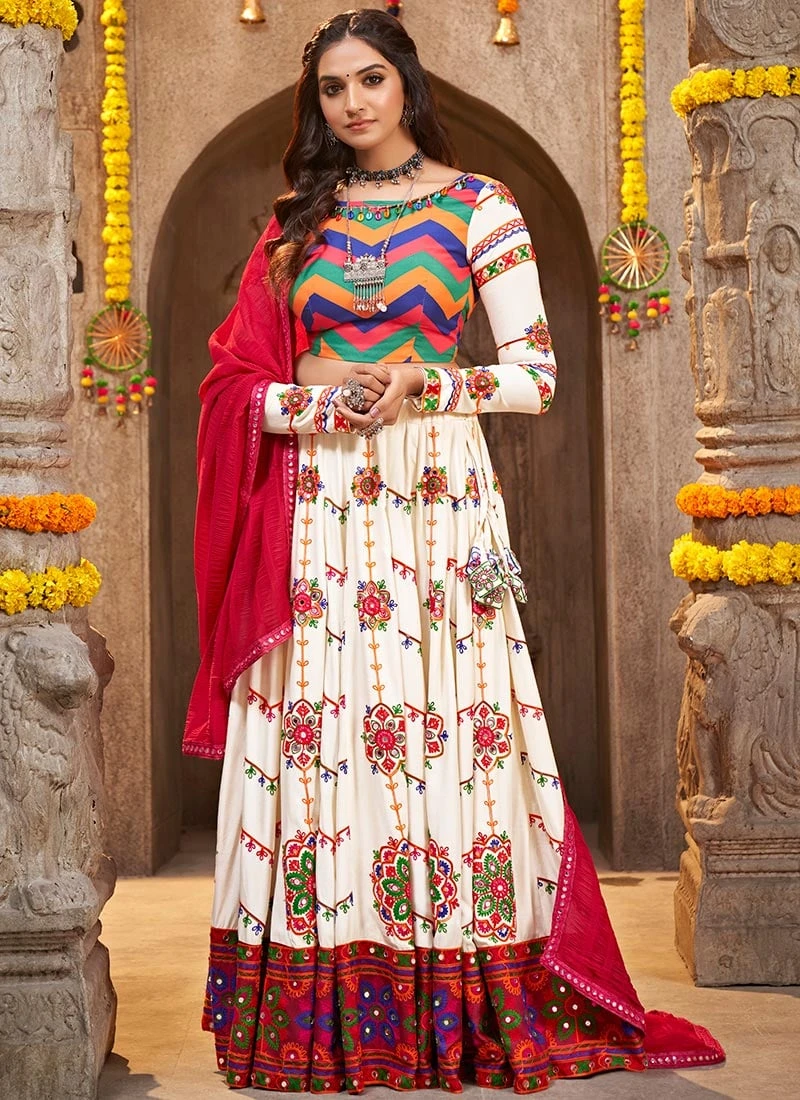 White Viscose Rayon Kutch And Mirror Work Chaniya Choli Festive Wear 5 White Viscose Rayon Kutch And Mirror Work Chaniya Choli Festive Wear - Image 3